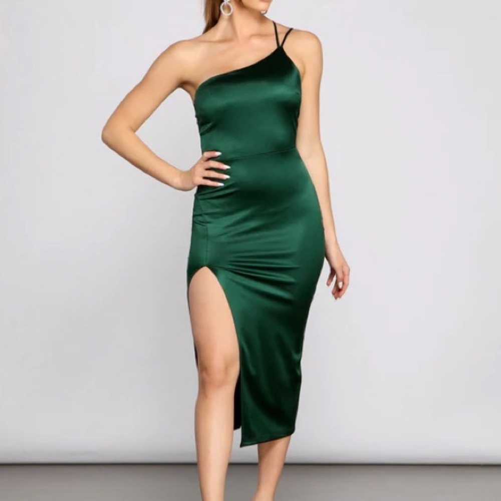 Beautiful green satin midi dress with a sexy slit size M.